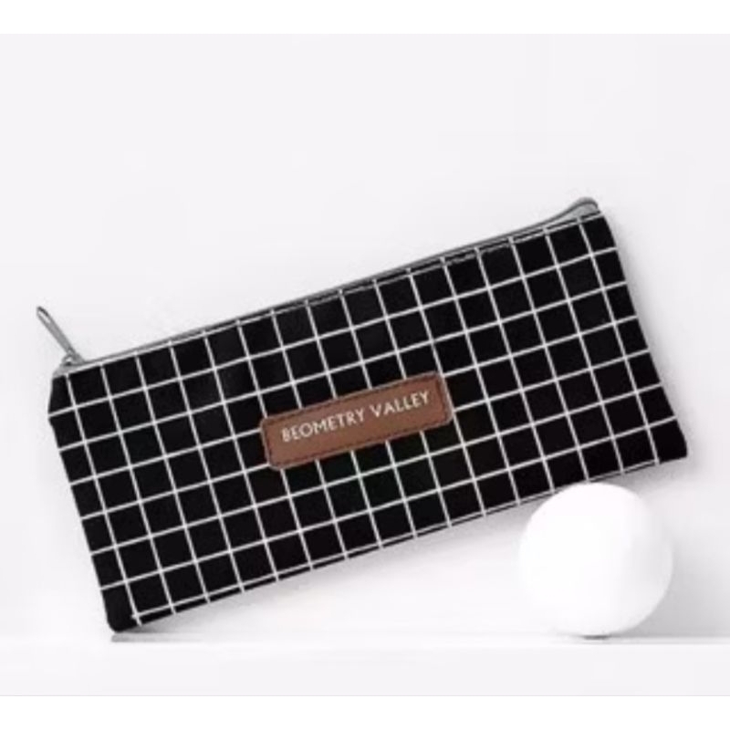 

tempat pensil beomatry valley