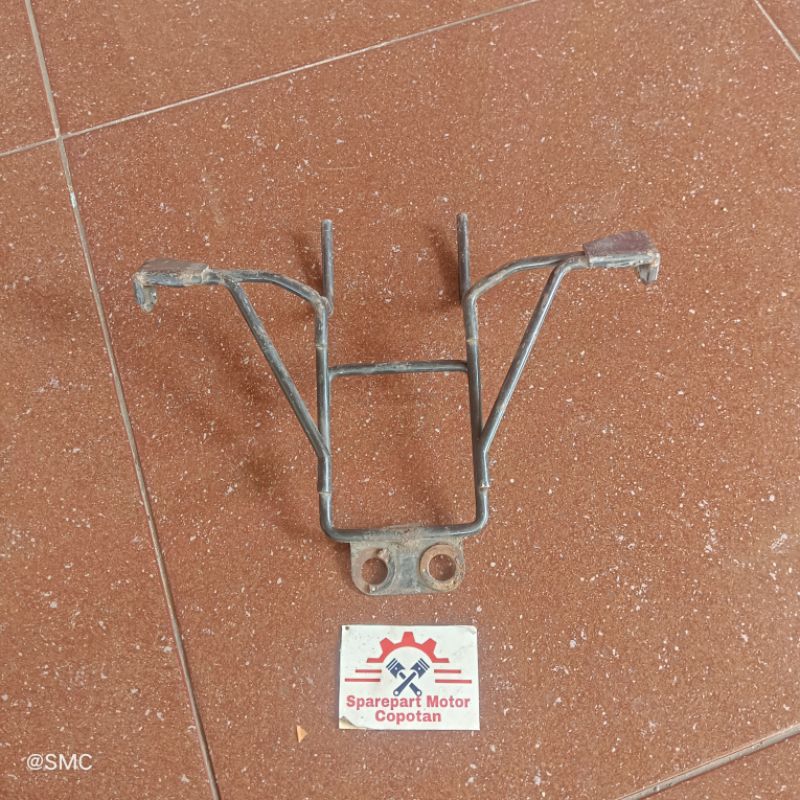 breket besi dudukan batok lampu depan satria fu barong ori