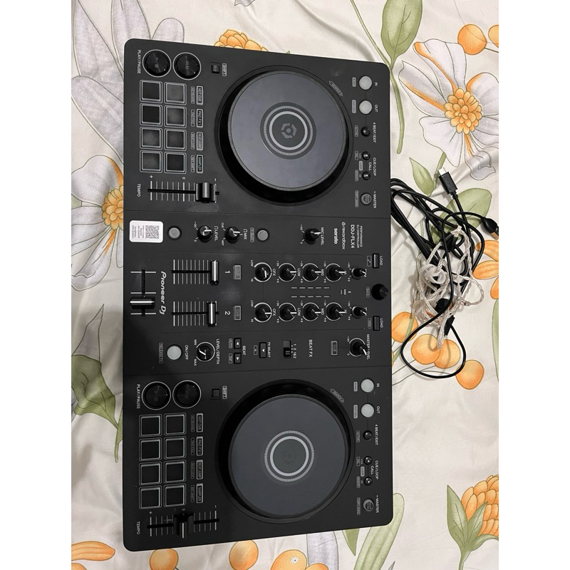 Pioneer DJ DDJ-FLX4 Channel DJ Controller second