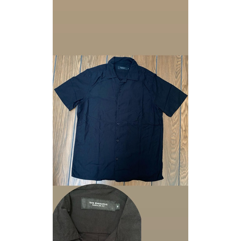 Kemeja hitam / kemeja the executive / kemeja cowo