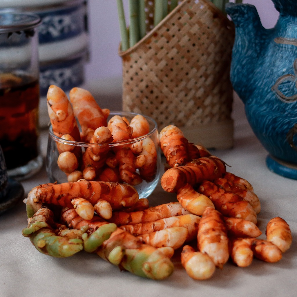 

KUNYIT SEGAR ORGANIK CIAMIS, Langsung Petani, Untuk Jamu, Bumbu Masak & Skincare Alami - 500gr