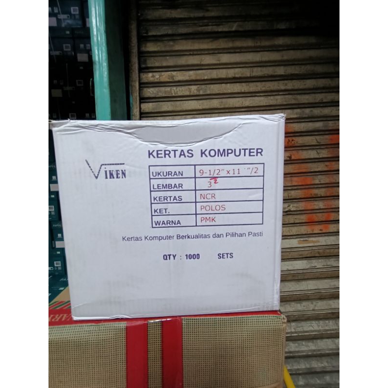 

Kertas Continous Form 3 ply bagi 4 (3 ply double pin hole) merk VIKEN isi 4000 set