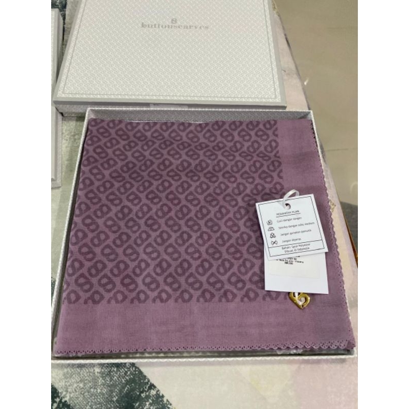 Wisteria Buttonscarves The Tapis Square Baru dan siap kirim