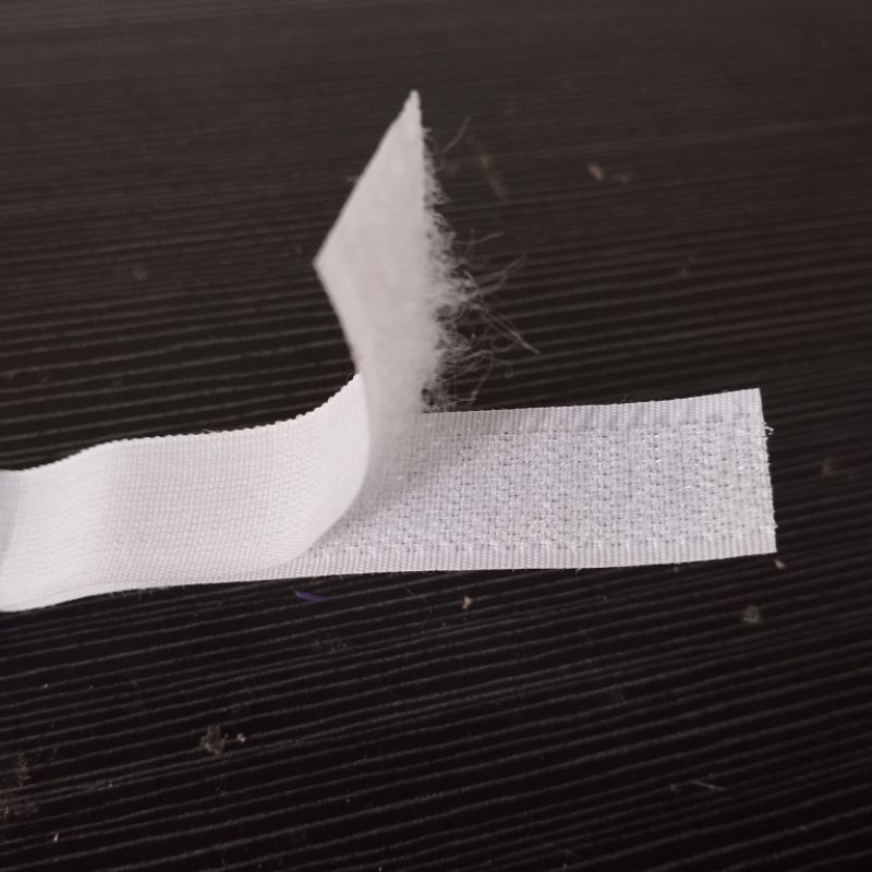 

Velcro Perekat / Kretekan / Magic Tape Warna Putih 2cm
