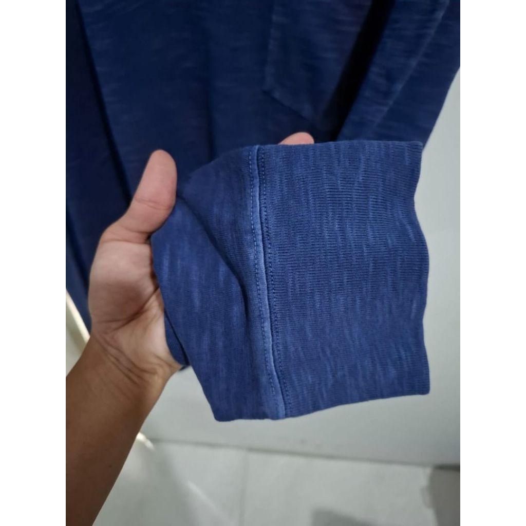 Kaos pria lengan panjang warna biru