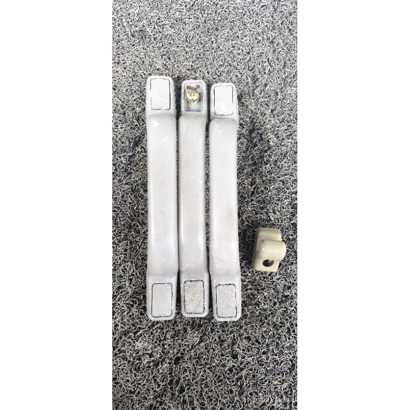 pegangan tangan atas plafon