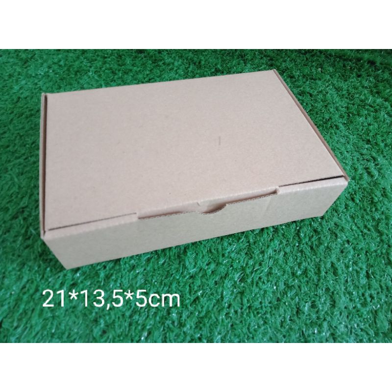 

(isi 3) Box Hampers Kardus uk. 21x13,5x5cm E Flute Coklat