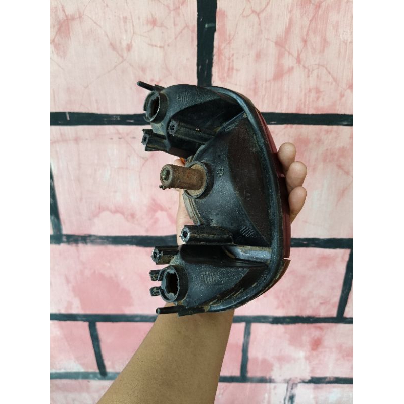 Lampu belakang Suzuki tornado