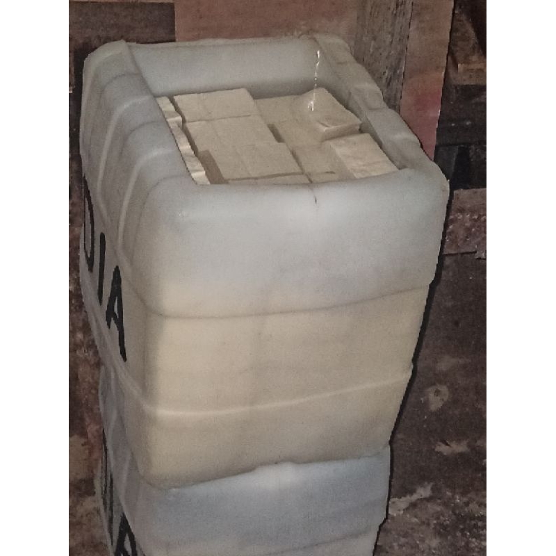 

tahu putih besar panjang 1 box isi 120