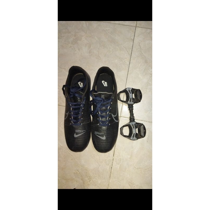 sepatu cleat dan pedal