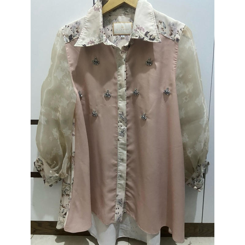 cassia shirt wearing klamby