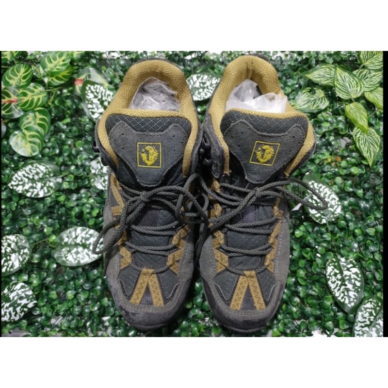 SEPATU SECOND GUNUNG HIGH SIZE 42,5