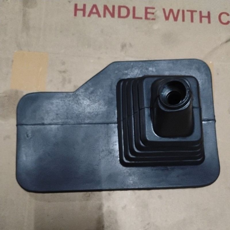 Boot versneleng karet persneling Daihatsu Feroza