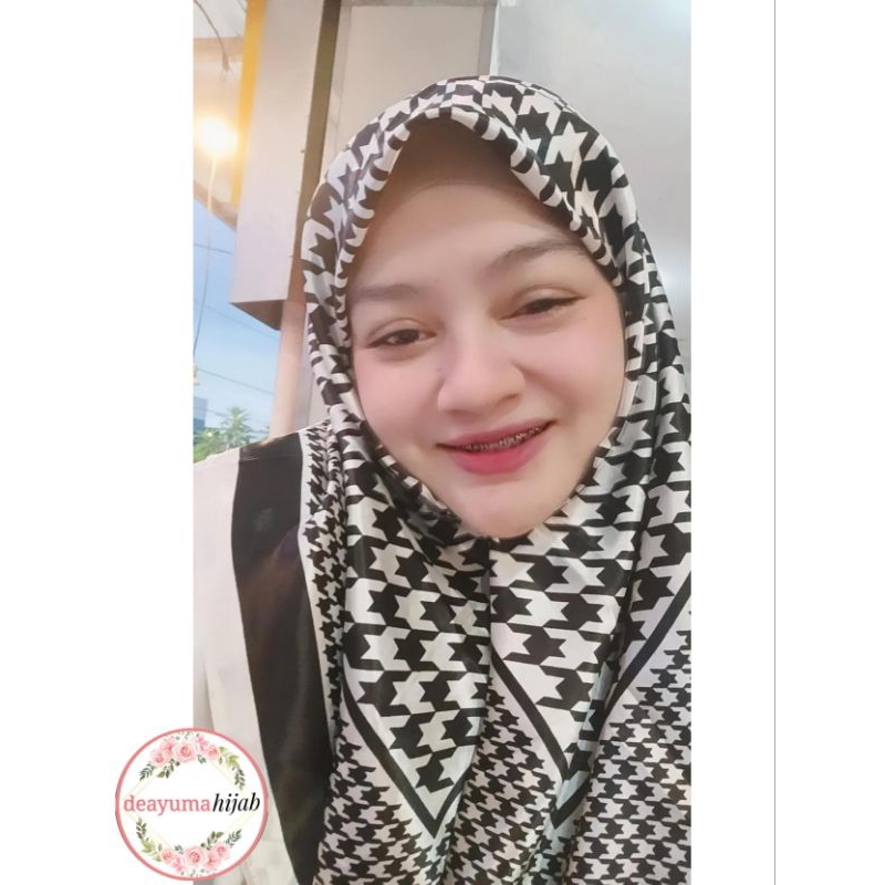 Hijab Jilbab Houndstooth Satin Scarf size 90cm x 90cm
