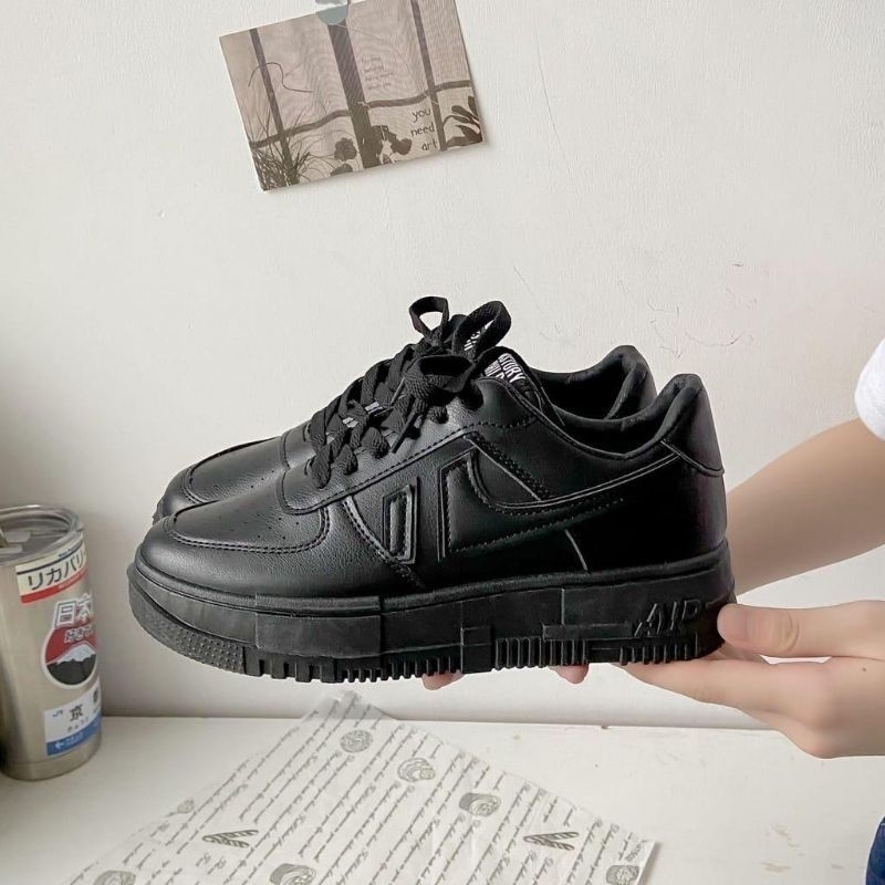 Sepatu sekolah wanita Hitam polos Korea sneakers kasul kuliah wanita putih polos