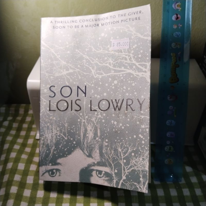Novel import SON by Lois Lowry