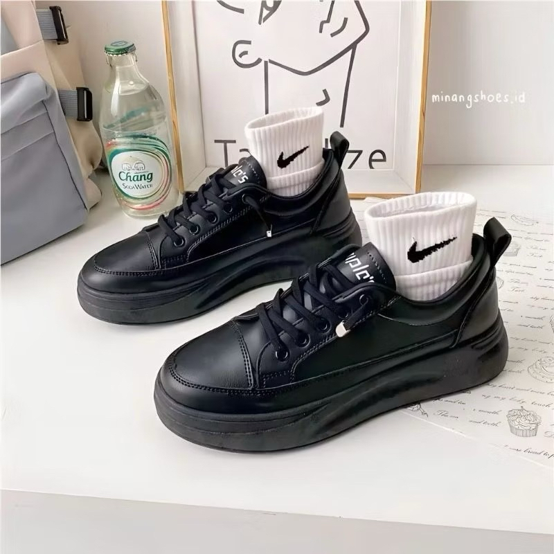 Sepatu Sneakers wanita Model Polos Sepatu warna hitam polos sepatu sekolah kece