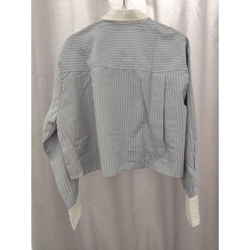 Kemeja atasan salur (brand lokal)