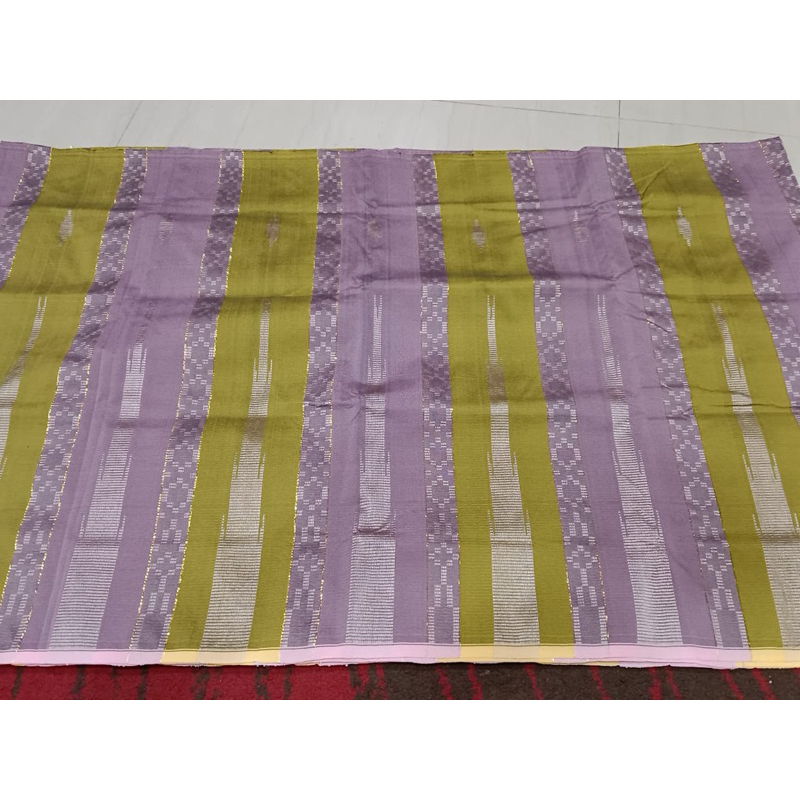 Lipa Sabbe Kain Sarung Sutera Tenun Bugis Sengkang Warna Kuning Ungu