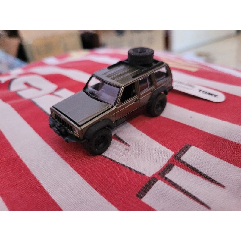 hohnny lightning collav ertl tomy jeep cherokee
