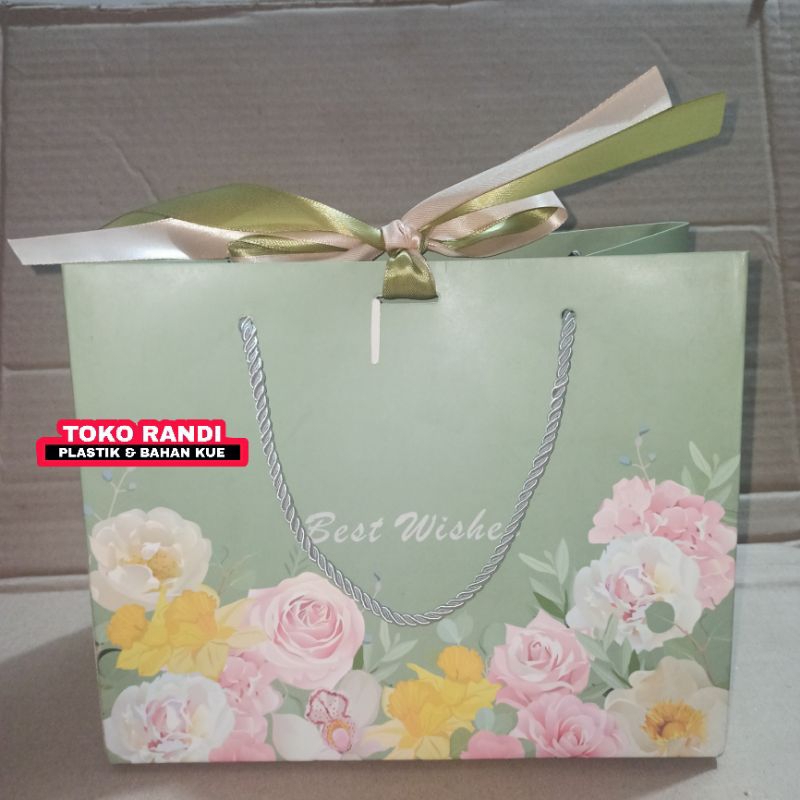 

Paper Bag Size 25cm x 20cm x 12cm Tas Motif