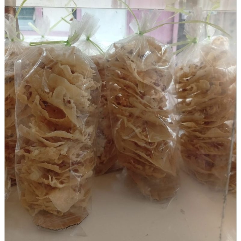 

PEYEK KACANG DAN TRI EXTRA DAUN JERUK 200 GR