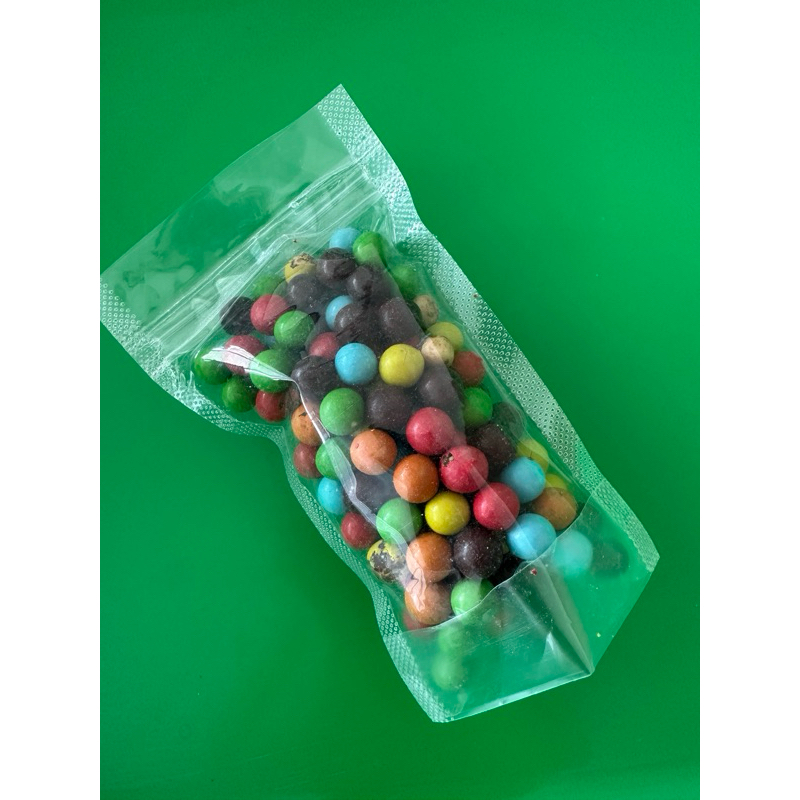 

coklat biskuit warna warni / permen coklat