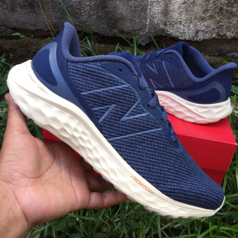 Sepatu Lari Pria NB Fresh Foam MARISA N4 Navy/Original/Ukuran  43/44