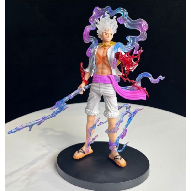 Action figure Luffy Nika berdiri