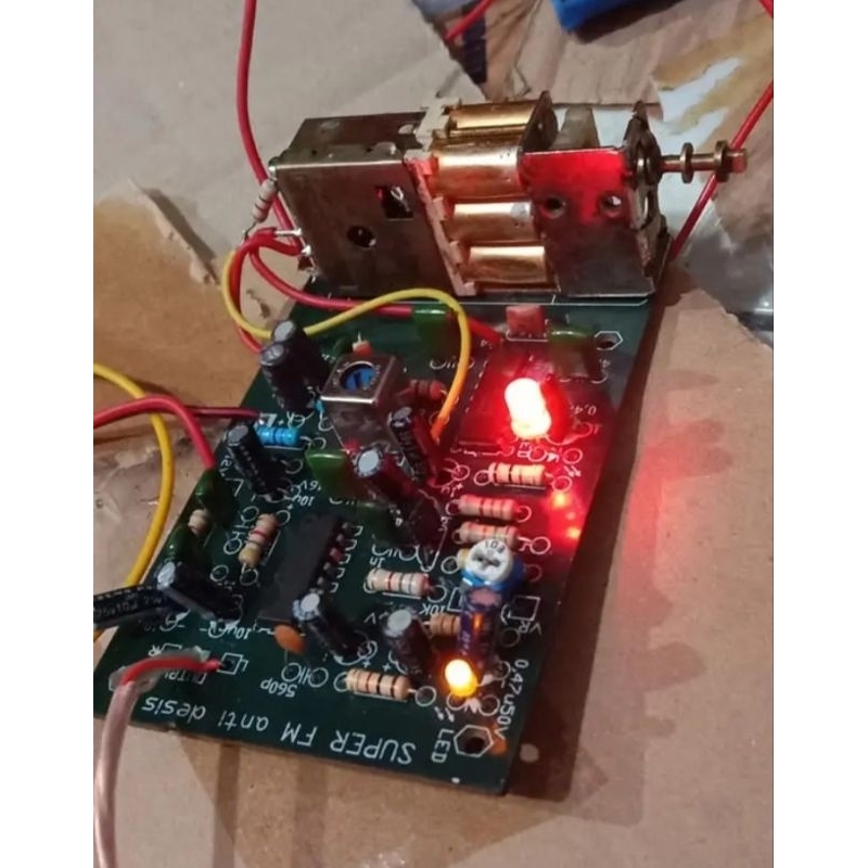RADIO TUNER FM STEREO