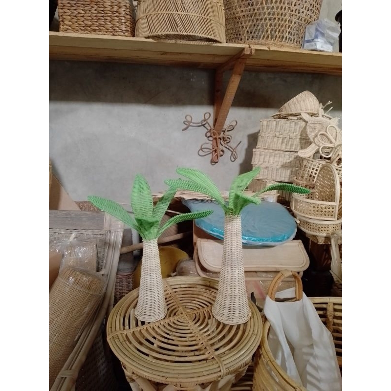 tanaman pohon kelapa rotan daun hijau/palm tree rattan/dekorasi rotan