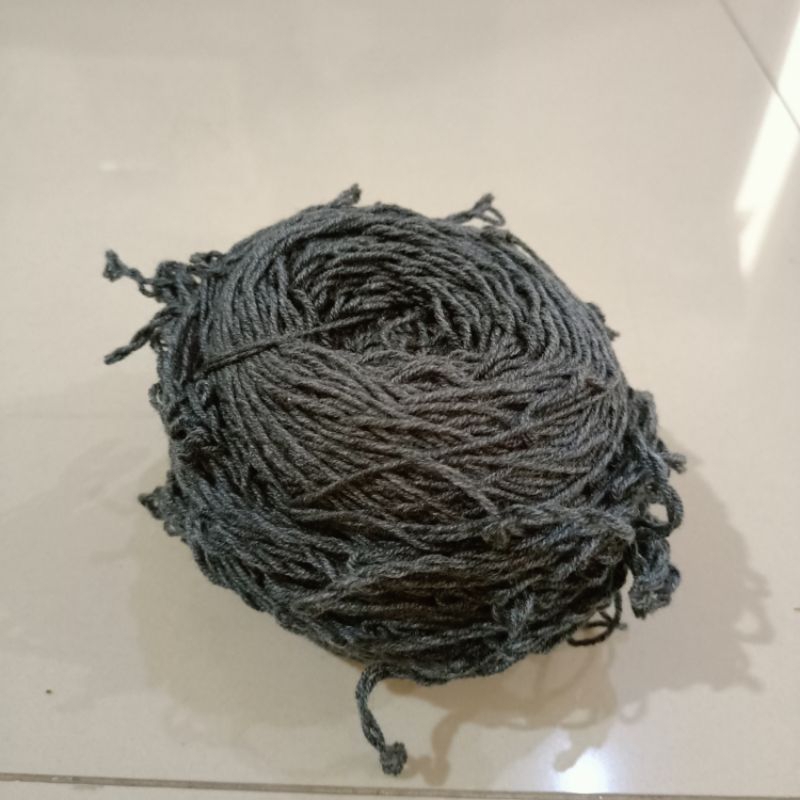 Benang rajut benang wol ply kecil benang siet warna abu tua grey preloved