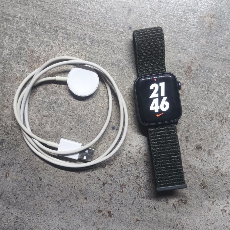 Apple Watch Series 5 44mm Mulus