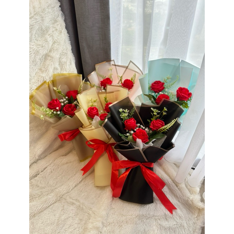 

Lantana Florist | buket bunga wisuda murah ukuran small 3 tangkai