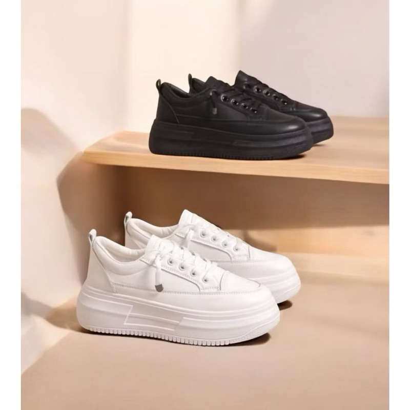 Sepatu Sekolah Hitam Sneakers Wanita Sport/Sneakers Hitam Putih Wanita Nongkrong