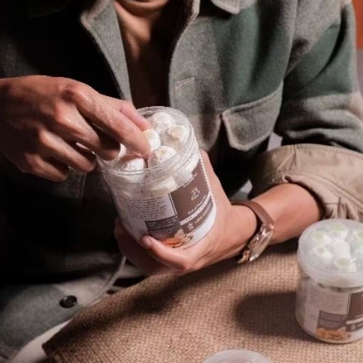 

Ssl09 Kue Putri Salju Susu Bibasnacks ( Gratis kue sagu / semprit kemasan Pouch )