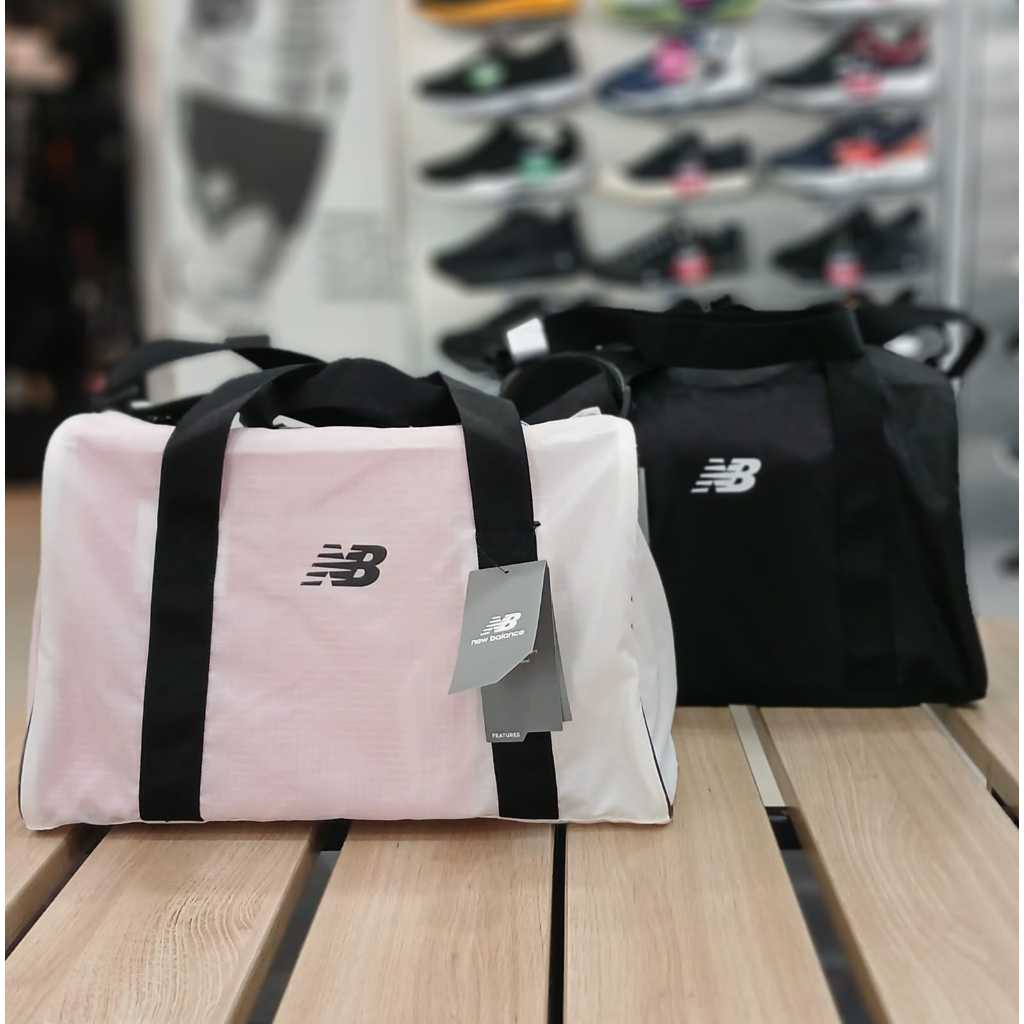 Tas Olahraga - NEW BALANCE Ultility Small Duffel - Black/White [LAB51905] - Original