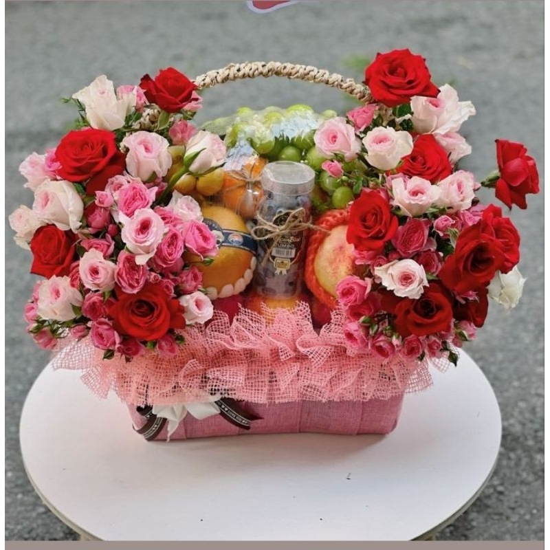 

the red and pink flowers and fruits fresh series bouquets bucket buket bunga buah segar siap pakai dan kirim kapan saja kemana saja order segera hehehehe