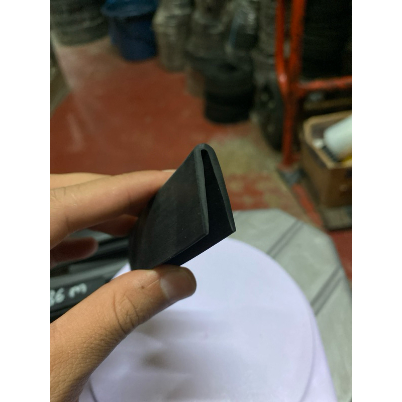 Karet lis U / karet pelipit tipe U / Lebar 3cm - Karet lis u Besar