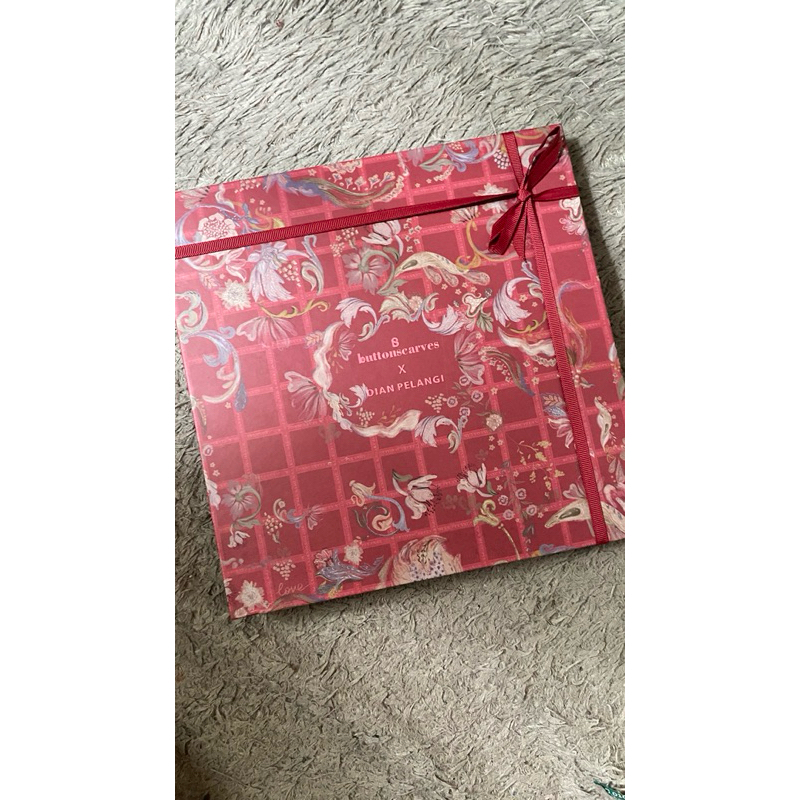 New Buttonscraves pleated shawl