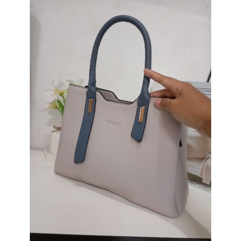 PRELOVED Tas Vinnetora wanita tas selempang