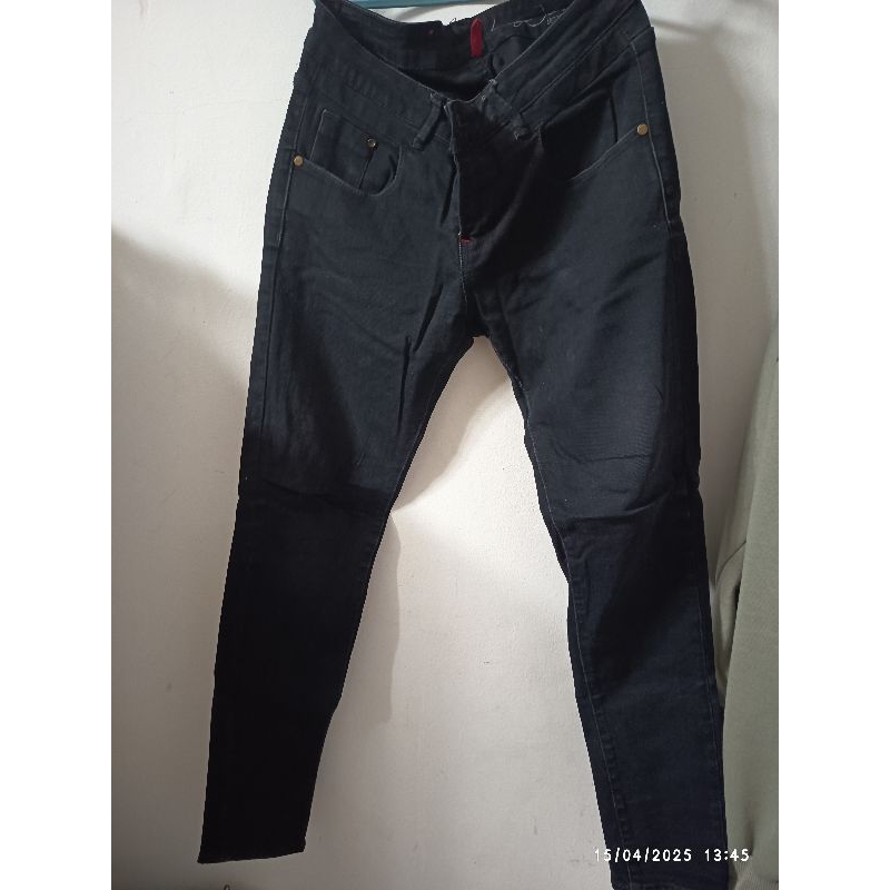 Preloved Logo Jeans wanita