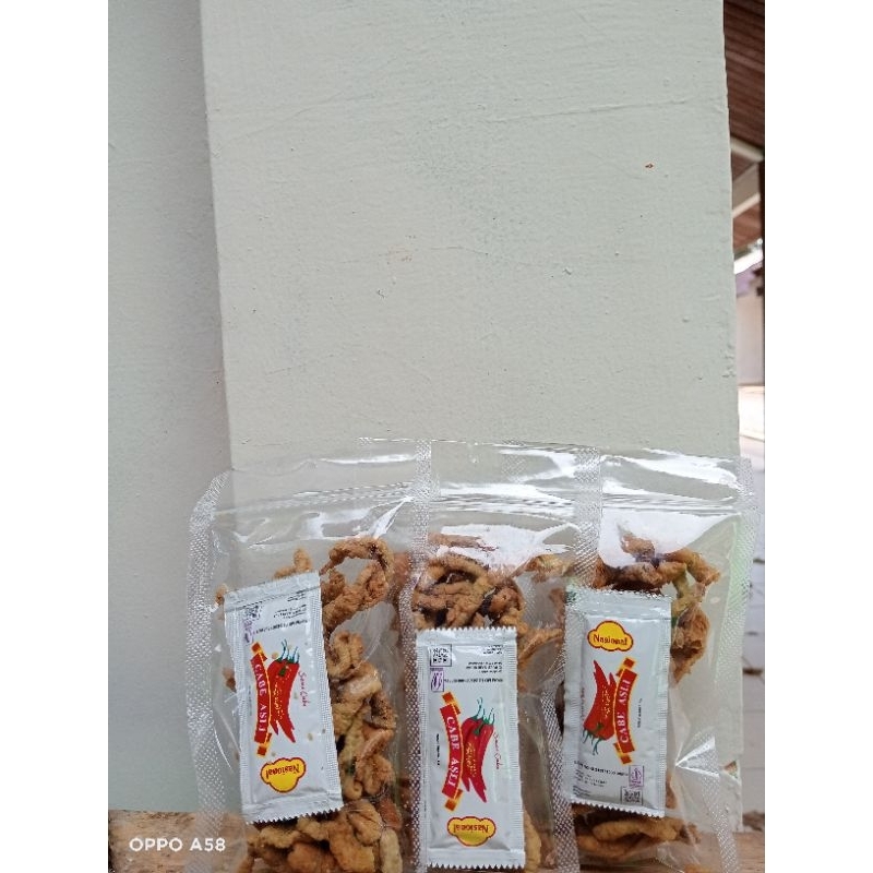 

kripik usus kriukk