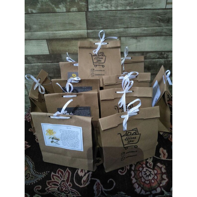 Hampers Kerudung Hadiah Wisuda Gift Lucu