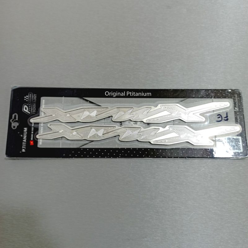 EMBLEM LOGO BODY XMAX 250 300 TITANIUM GR5 ORIGINAL VIETNAM