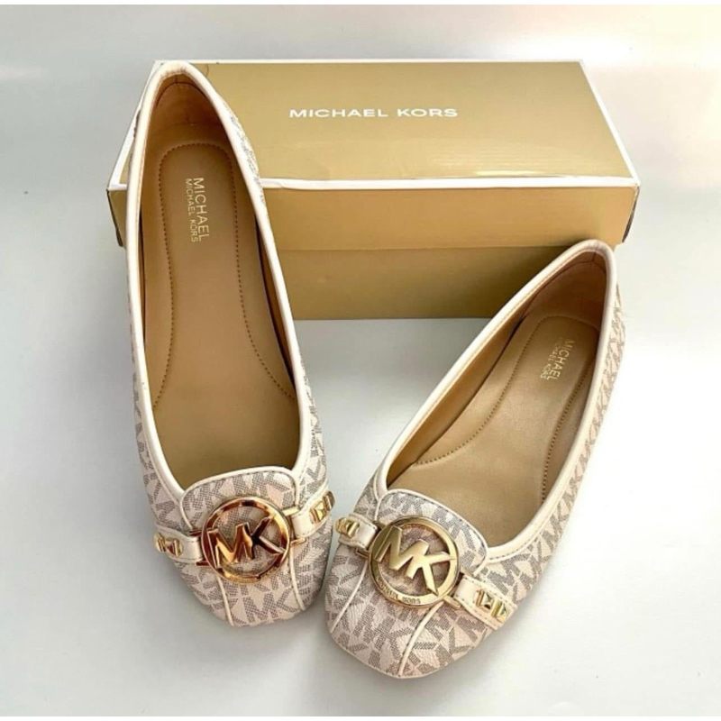 Sepatu M* Fulton Moc Pyramid Studs Vanilla (New in Box)