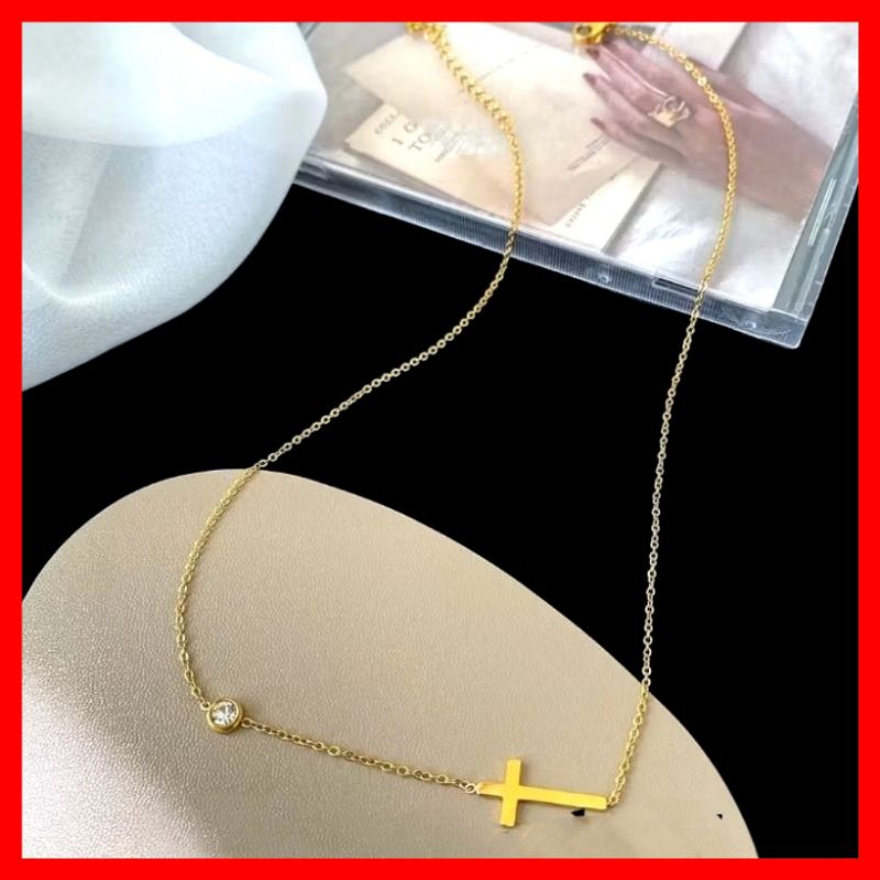 Kalung Salib Wanita Titanium Motif Permata Putih Anti Karat Warna Gold