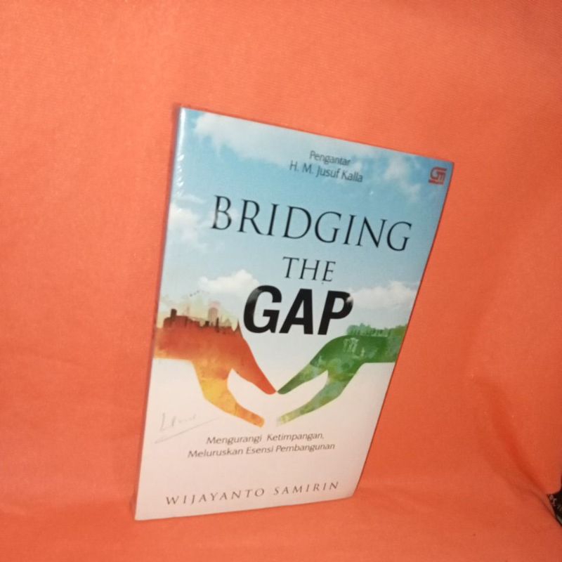 Buku Bridging the Gap mengurangi ketimpangan meluruskan esensi pembagunan