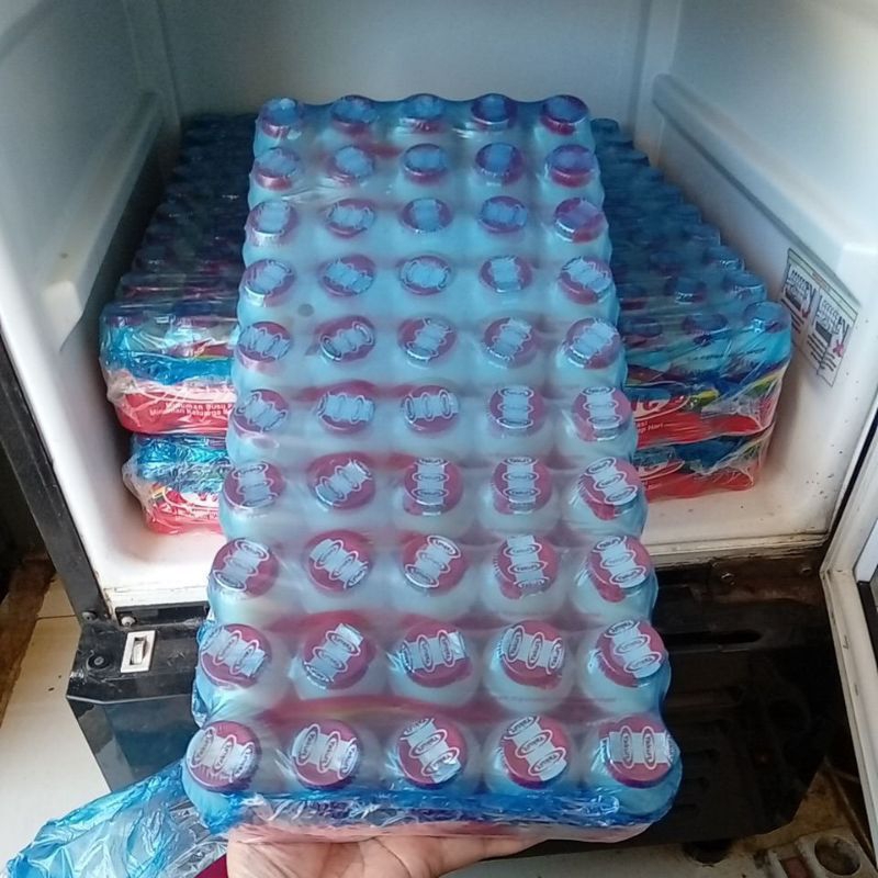 

Yakult Minuman Susu Fermentasi Probiotik ( 1 Bal= 50 botol)