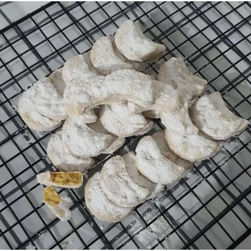 

Putri Salju Cashew Jar Plastik 800ml (est. weight 450-480gr)